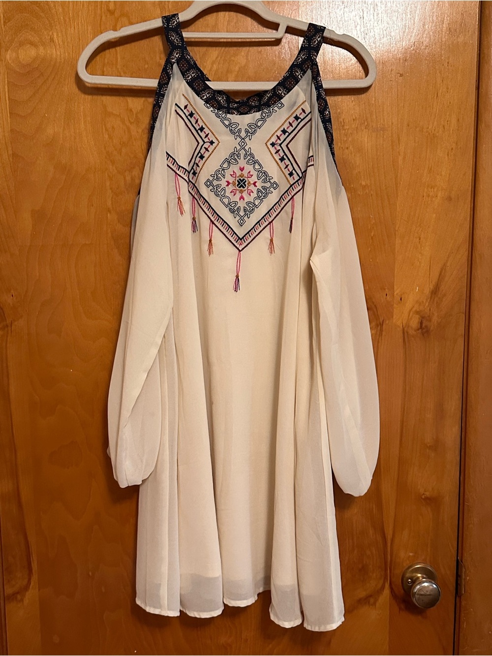 Flying Tomato cold shoulder dress with call outs sz L
